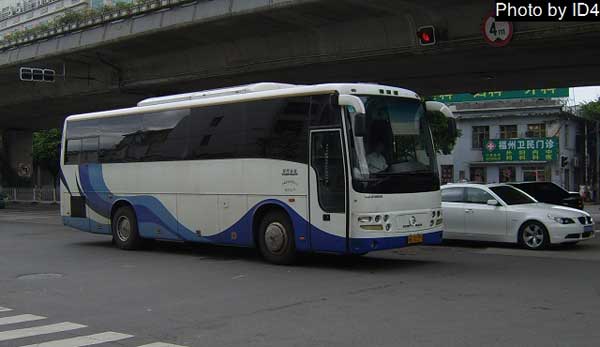 為滿足校園用車,鴻鳴巴士新增校巴用車系列