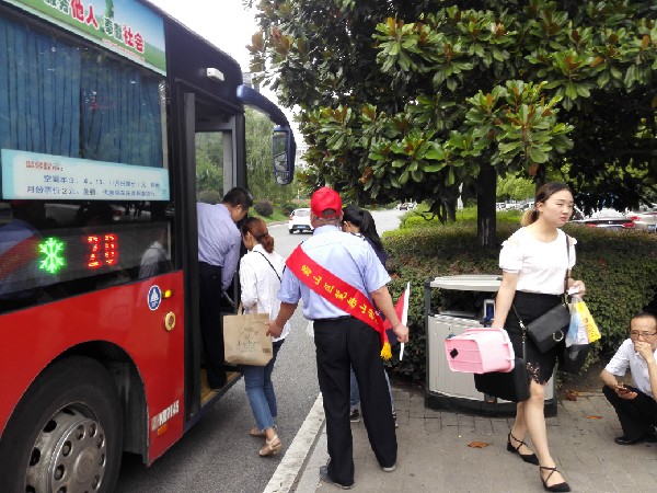 鴻鳴深圳大巴租車,帶你乘風(fēng)破浪