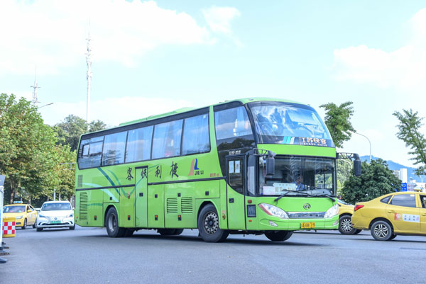 突發的團建活動，公司如何尋車？看鴻鳴（團建用車）